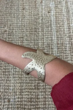 Brazalete dorado de acero con estrella de mar