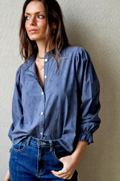 Camisa azul teen con bordados