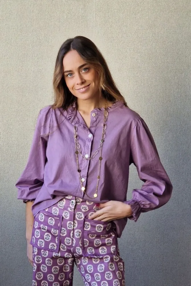 Camisa blanca Teen cuello volantito lila