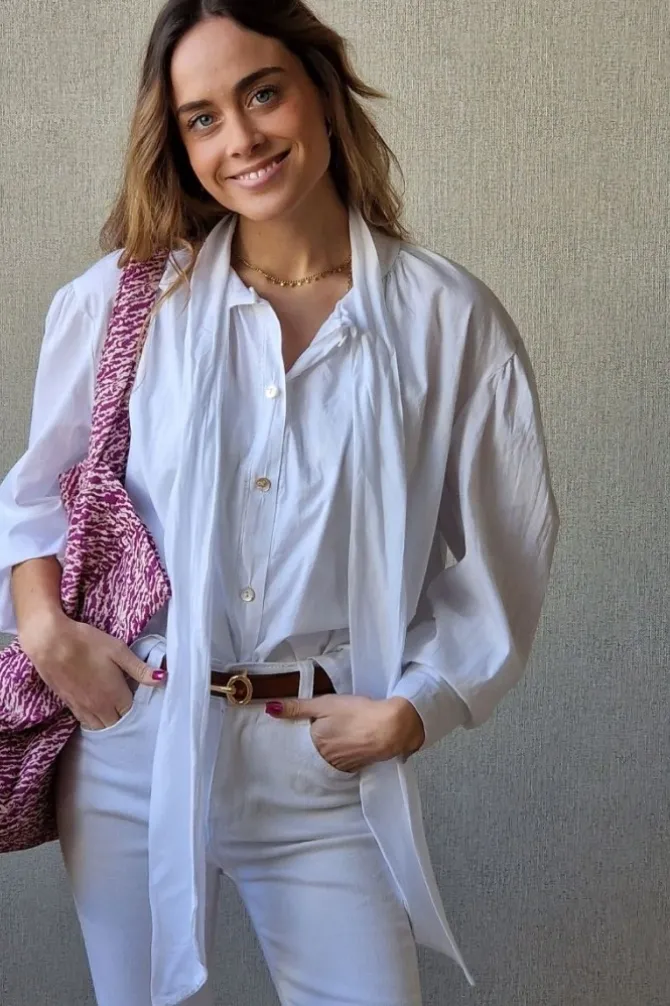Camisa con lazo blanca