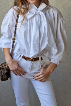 Camisa con lazo blanca