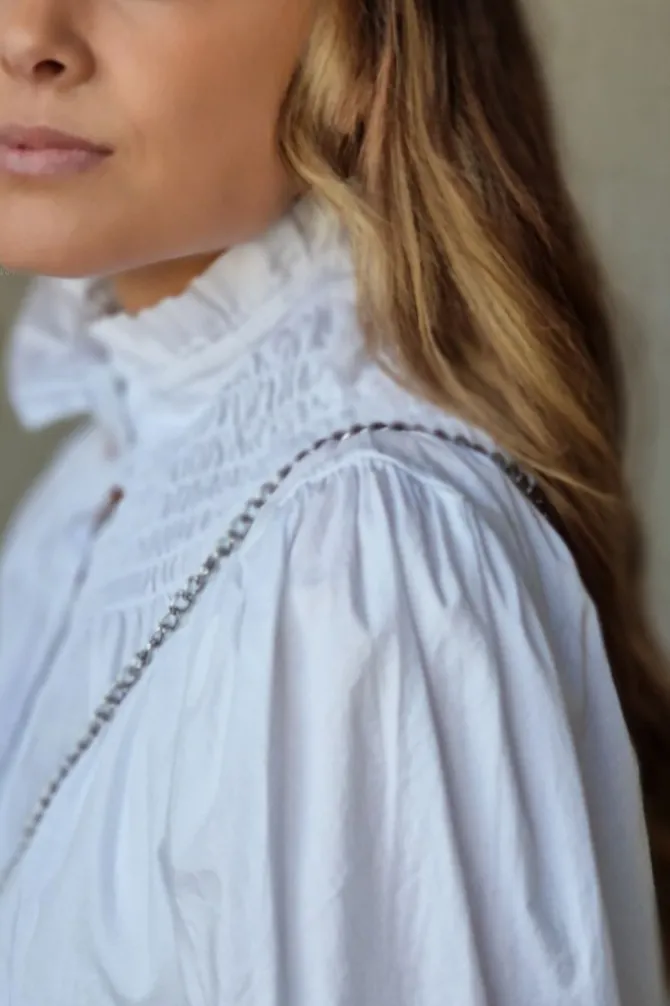 Camisa cuello alto volante blanco
