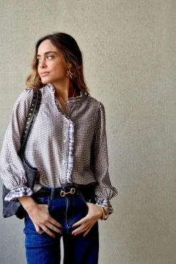 Camisa de cuadros vichy con volante gris