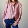 Camisa de cuadros vichy con volante rosa