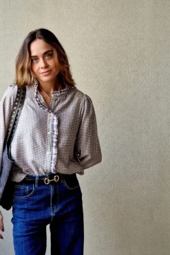 Camisa de cuadros vichy con volante gris