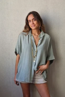 Camisa de lino verde militar