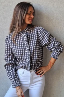 Camisa de mujer de cuadros vichy con volante gris
