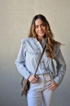 Camisa de rayas pechera volante azul jeans