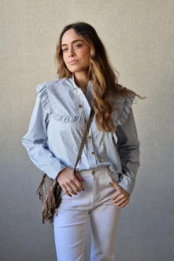 Camisa de rayas pechera volante azul jeans