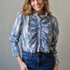 Camisa estampado de rayas y volantes azul jeans