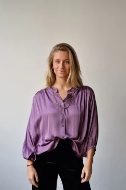 Camisa lila de raso