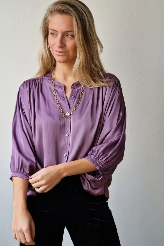 Camisa lila de raso