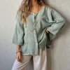 Camisa oversize con manga tres cuartos en color verde militar