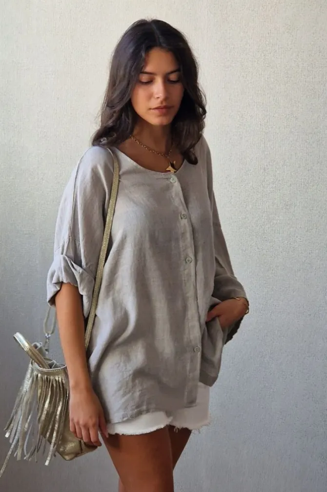 Camisa oversize con manga tres cuartos en color topo