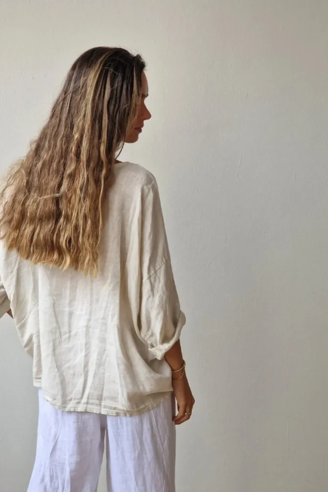 Camisa oversize tipo lino con manga tres cuartos beige