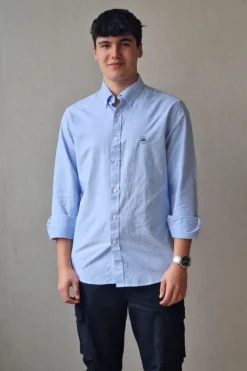 Camisa Oxford azul con botones