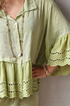Camisa pistacho de lino con volante calado