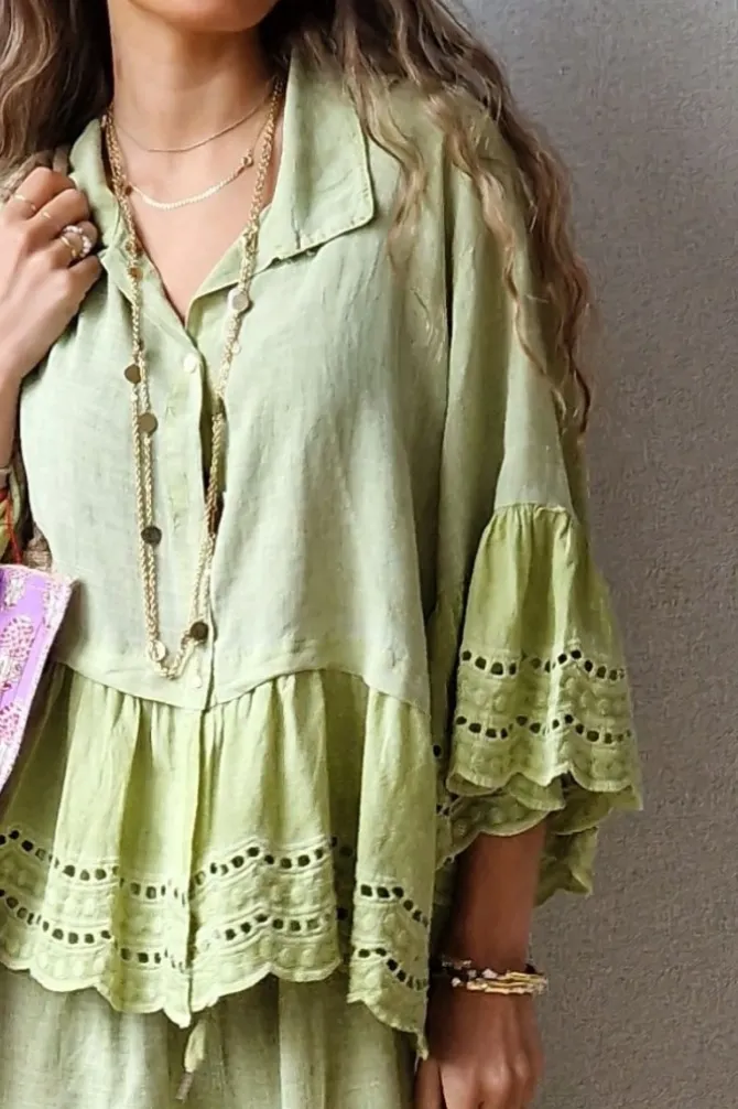 Camisa pistacho de lino con volante calado
