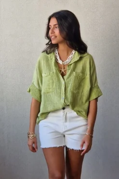 Camisa pistacho tipo lino con bolsillos