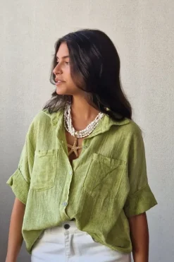 Camisa pistacho tipo lino con bolsillos
