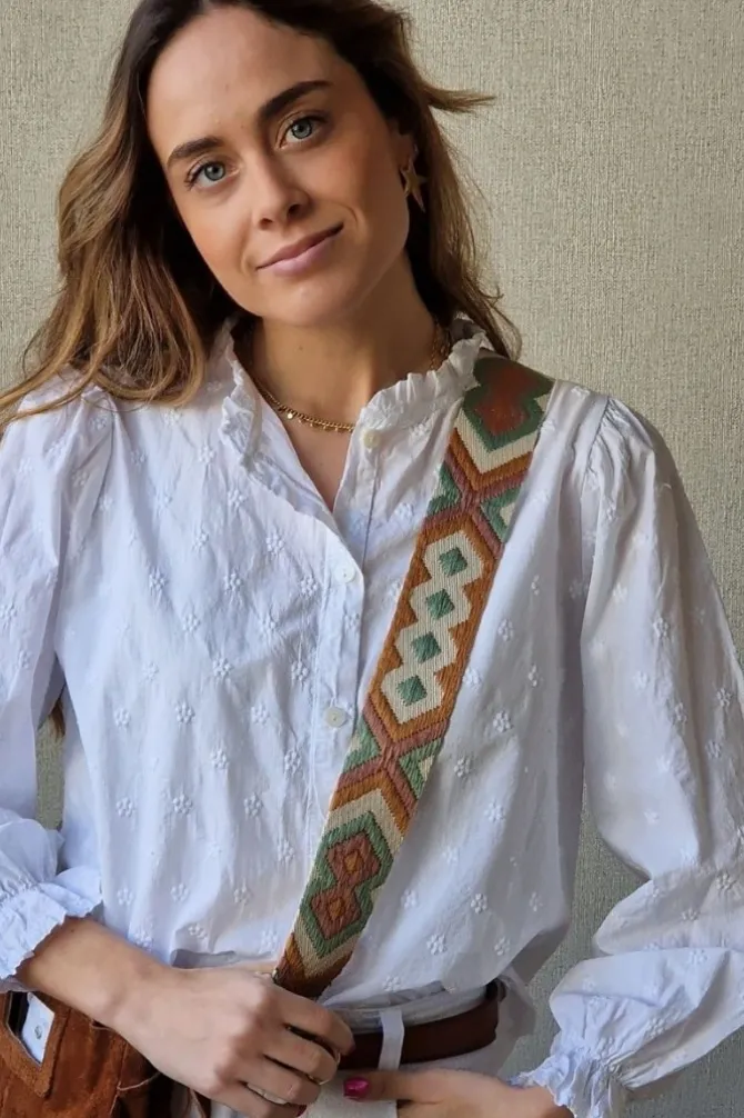 Camisa teen con bordados flores blanca