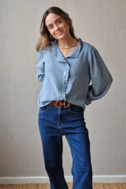 Camisa tipo bambula con detalles dorados azul jean