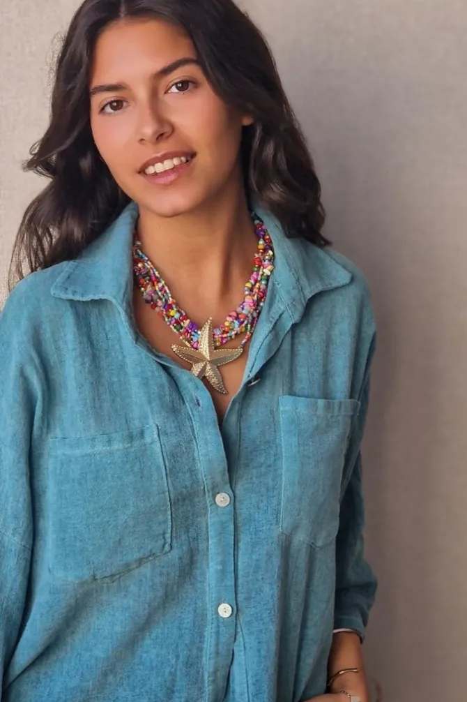 Camisa turquesa tipo lino con bolsillos
