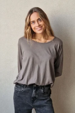 Camiseta básica cuello redondo de manga larga topo