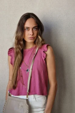 Camiseta básica fresa con volantes en los hombros