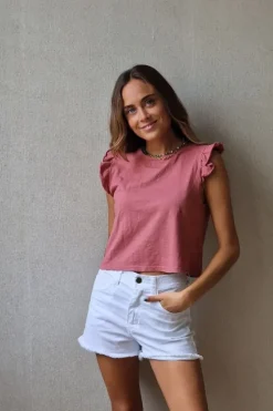 Camiseta básica rosa con volantes en los hombros