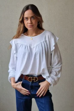 Camiseta con volantes en el hombro blanca