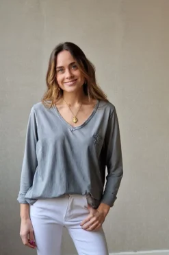 Camiseta de cuello pico con estrella