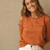 Camiseta hombros descubiertos caldero