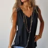 Camiseta sin mangas con detalle volantes en color negro
