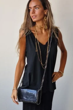 Camiseta sin mangas con detalle volantes en color negro