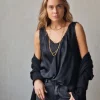 Camiseta tirantes tipo raso negra