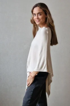 Capa de punto beige