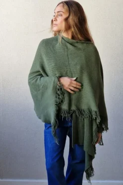 Chal de lana con flecos verde