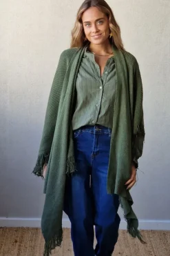 Chal de lana con flecos verde