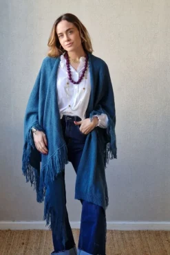 Chal de punto con flecos oversize petroleo