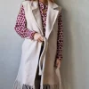 Chaleco beige con flecos