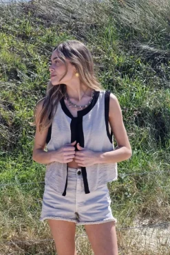 Chaleco bicolor beige y negro