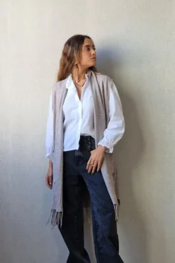Chaleco oversize topo de punto con flecos y bolsillos
