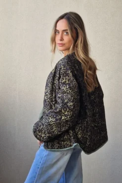 Chaqueta acolchada animal print verde