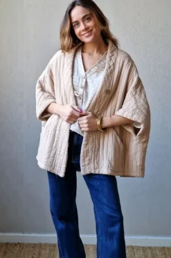 Chaqueta acolchada con botón beige