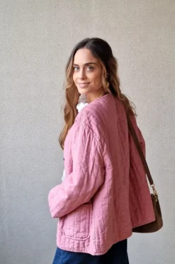 Chaqueta acolchada con botones rosa