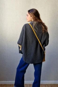 Chaqueta acolchada con botón gris