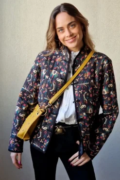 Chaqueta acolchada de flores negra