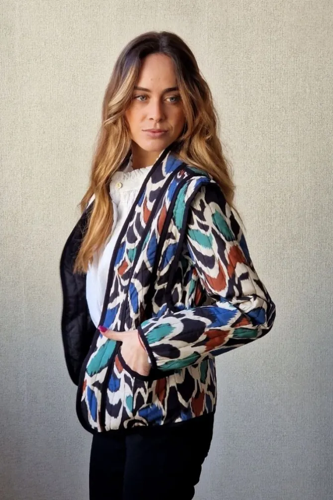 Chaqueta acolchada ikat beige