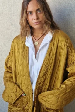 Chaqueta acolchada mostaza